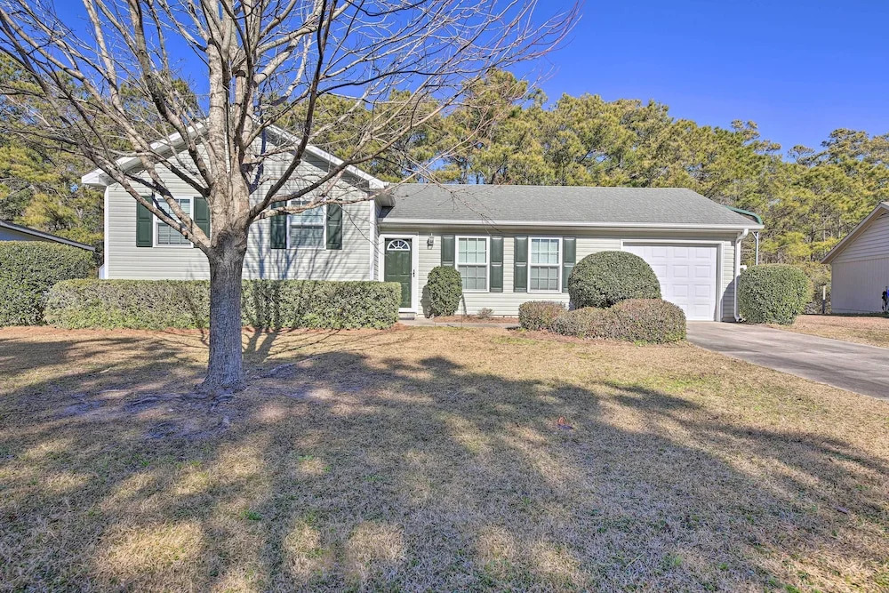 Beaufort Pad w/ Patio: 3 Blocks to Waterfront!