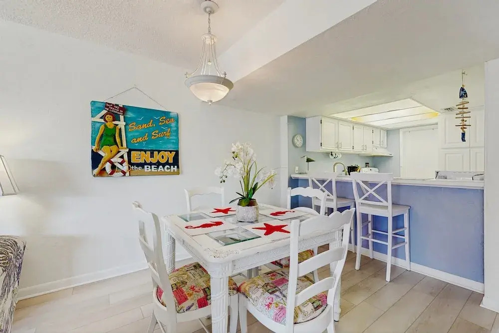Oceanview Condo With Beach Access, Pool, Tennis Courts and Private Patio