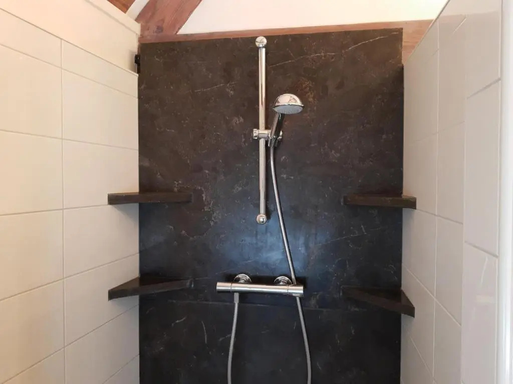 VRYE HEERLYKHEYD ( adults only ) studio 3