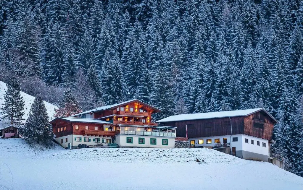 Panorama Hotel Guggenbichl - inkl Sommerkarte, einmaliger Eintritt ins Tauern Spa & bester Ausblick über Kaprun