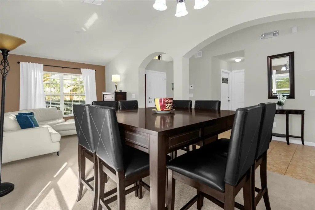 4 Bedrooms 3 Bathrooms Veranda Palms 4461 Np