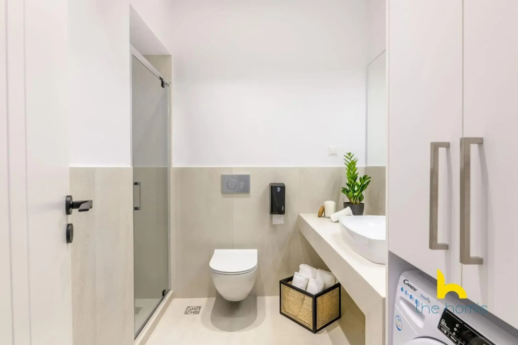 Sun-Splashed 2-BDR Corner Apartment with Hillside views!