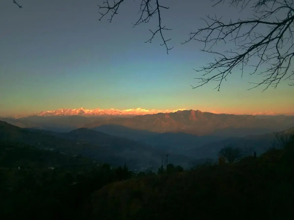 IN APPLE ESTATE KANATAL - Himalayan View Resort with Courteous Staff