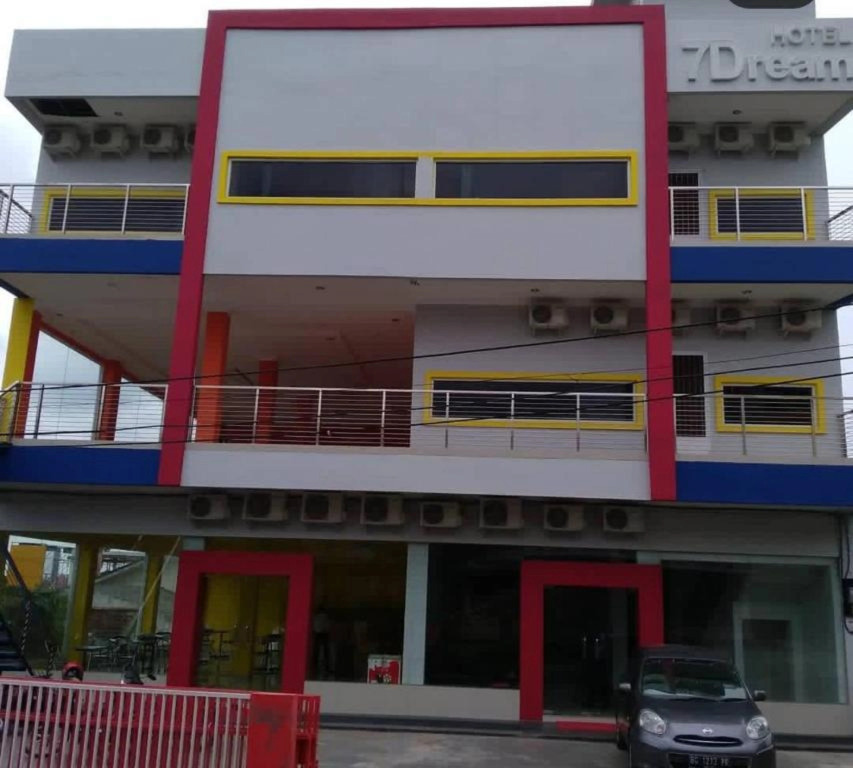 7 Dream Hotel