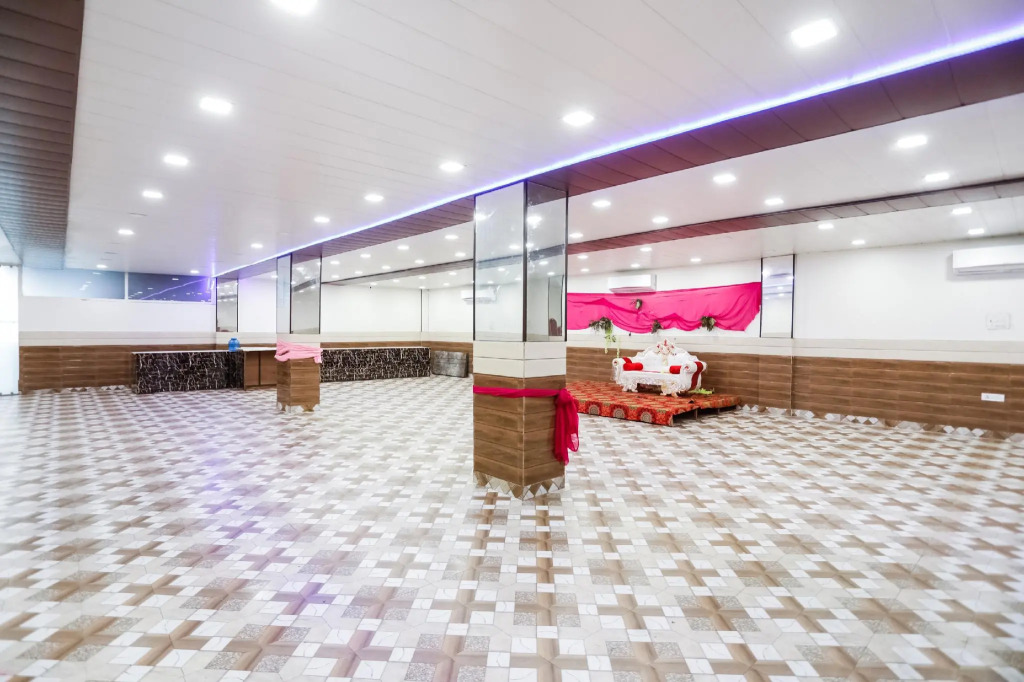 FabHotel The Crystal Palace - Rohini