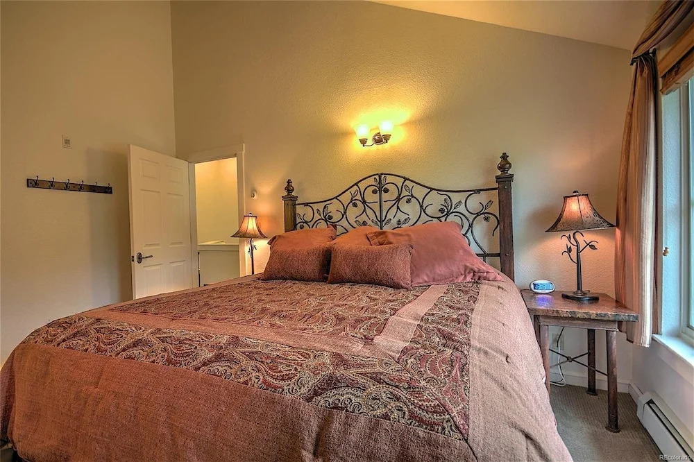 Luxury 3 Bedroom Townhouse Next To Keystone Lake, Free Shuttle, Hot Tub And Sauna