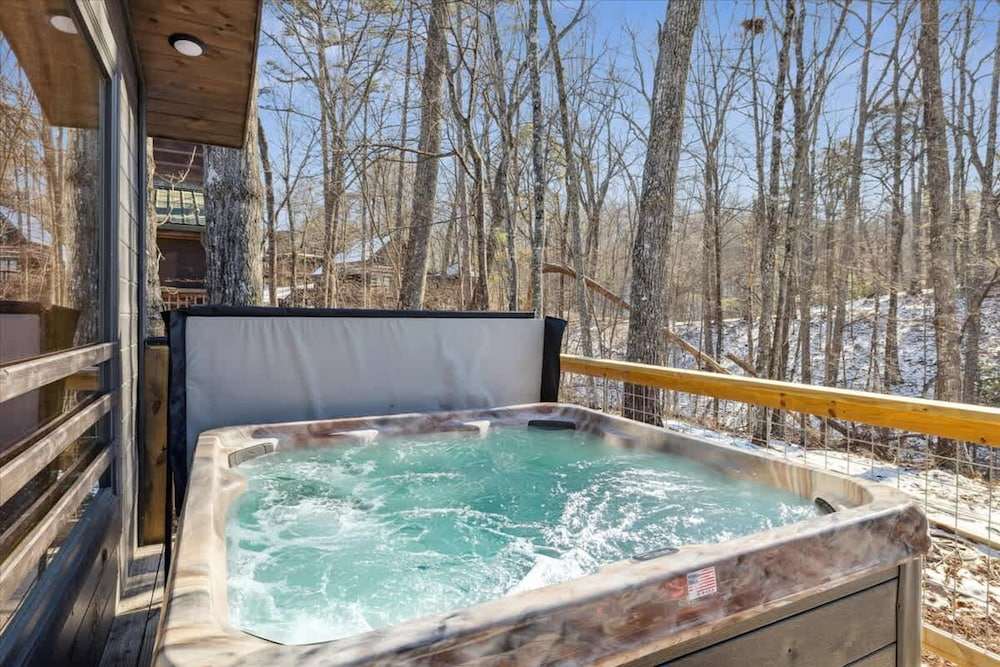 Bearodise by Beyond Expectations With Hot Tub