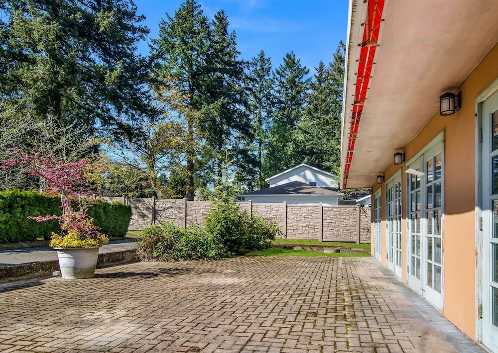 Econo Lodge Surrey