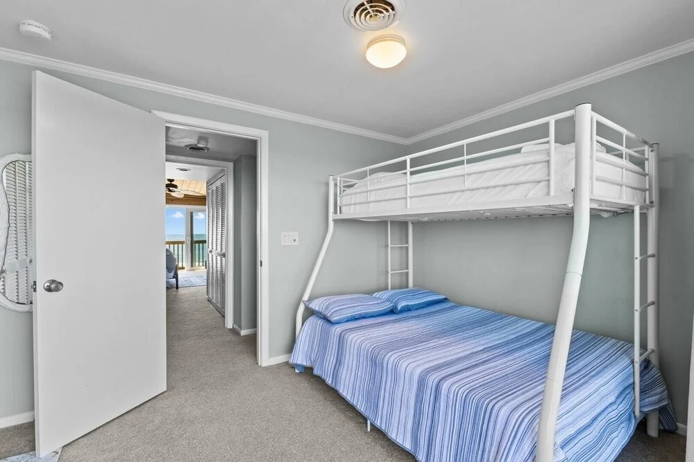 Coral Shores #4 3 Bedroom Condo by RedAwning