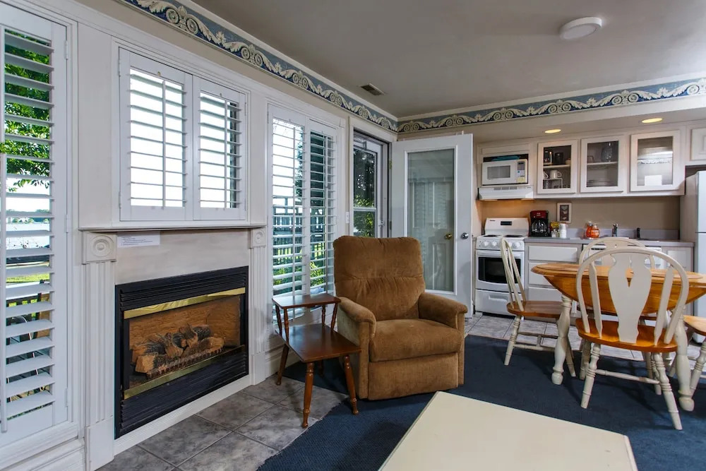 Snug Harbor Inn