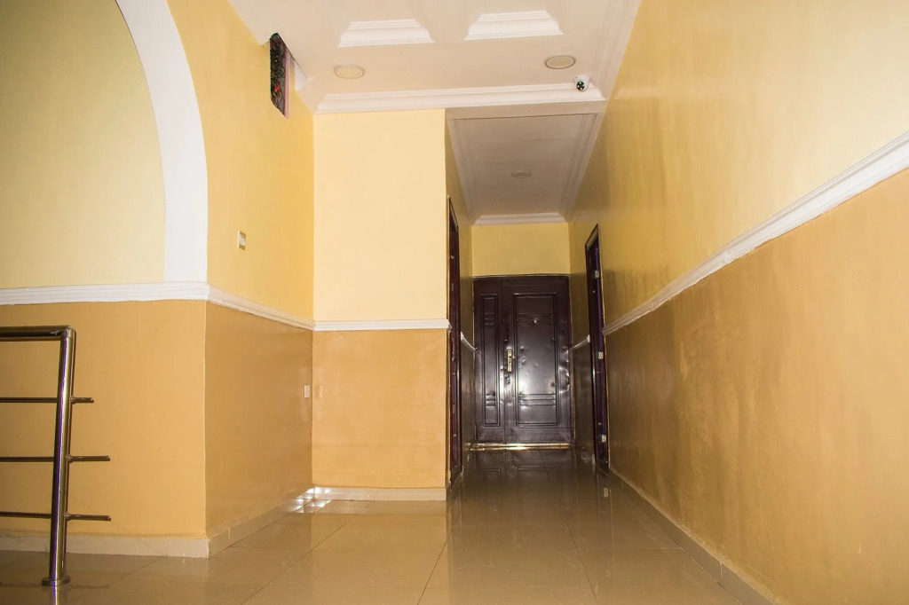 Crestviewers Hotel Ogudu