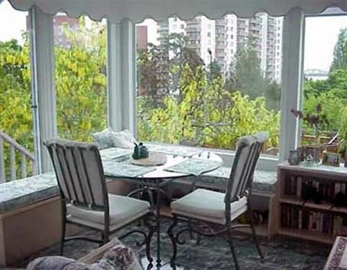 A Downtown Victoria Ocean View Bed and Breakfast