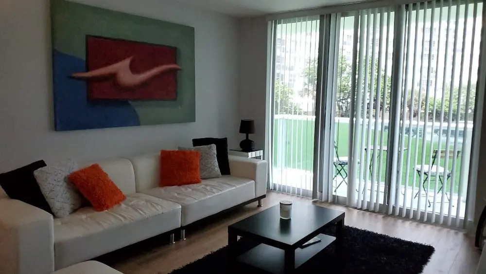 3801 Hollywood - 2Z - 1 Br Apts