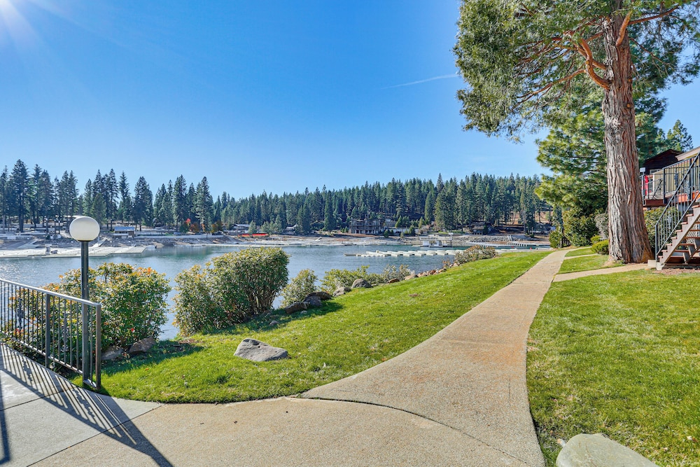 Private Boat Slip & Views: Lake Almanor Getaway!