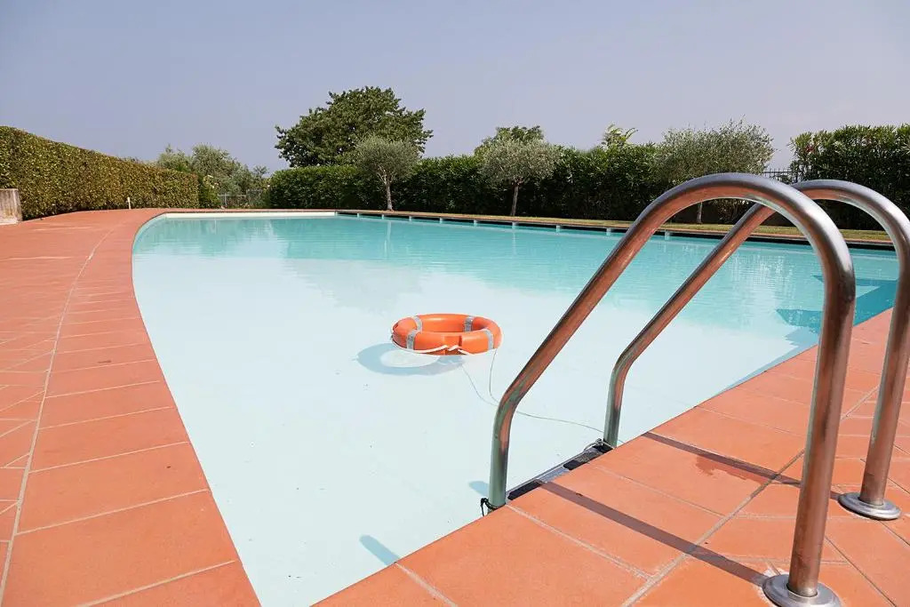 MIRALAGO APARTMENTS - Regarda Travel