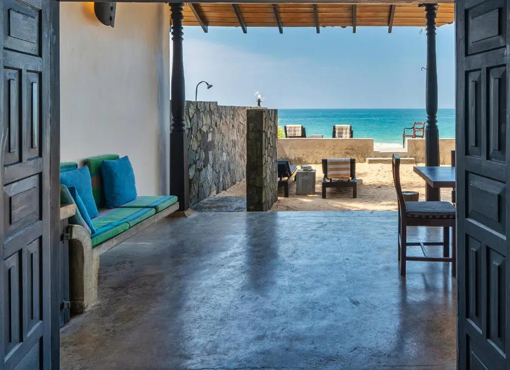 Blue Parrot Beach Villa with privat swimming pool