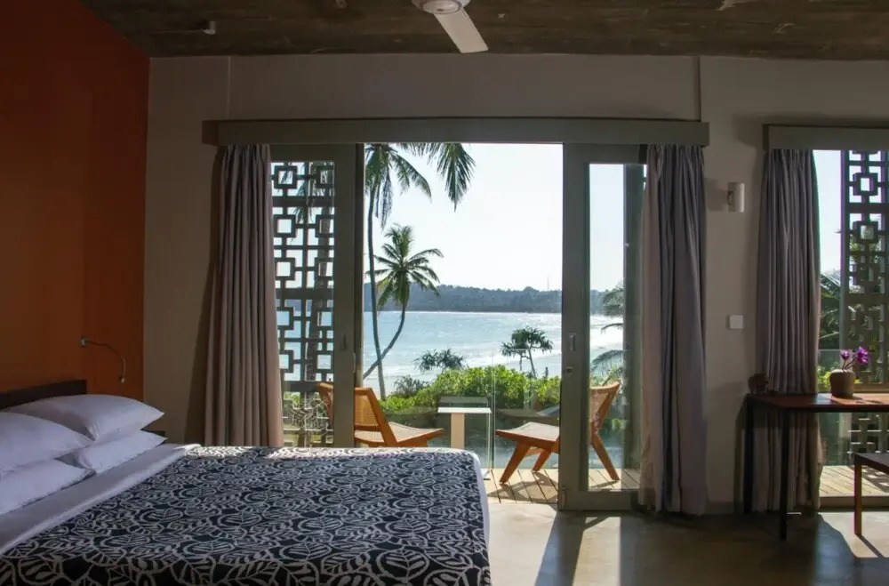 Modern Beach Villa With Roof Garden