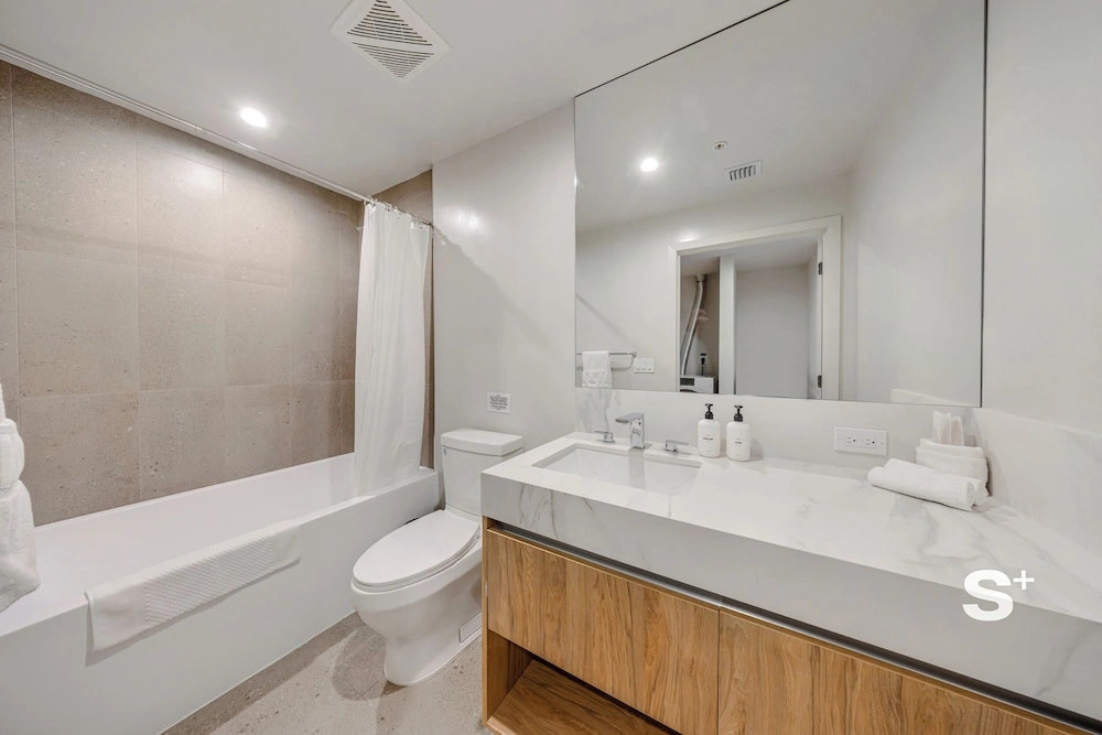 Modern Condo in DTW Miami - Pool & Gym