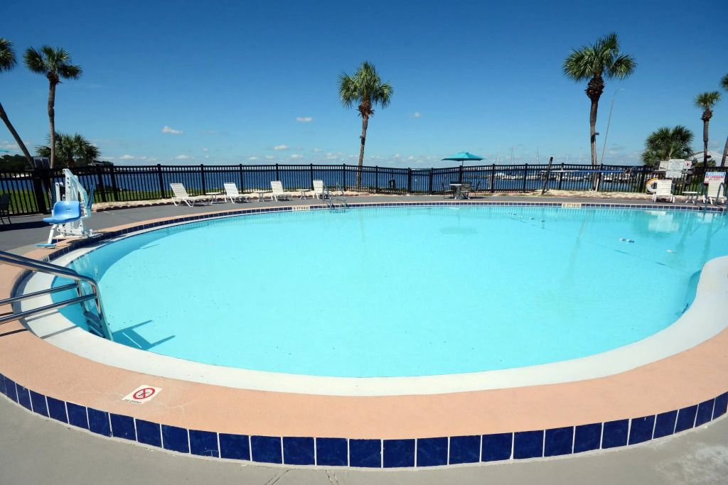 Quality Inn & Suites Gulf Breeze Bayside near Pensacola Beach