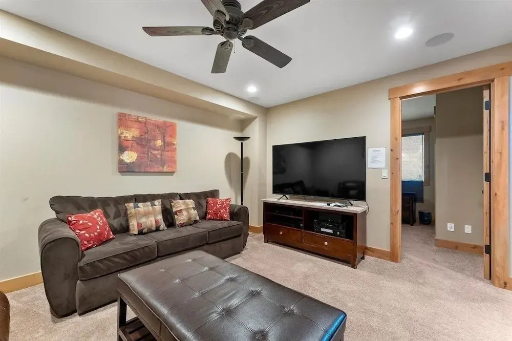 Stage Coach Run 5 Bedroom Home by RedAwning