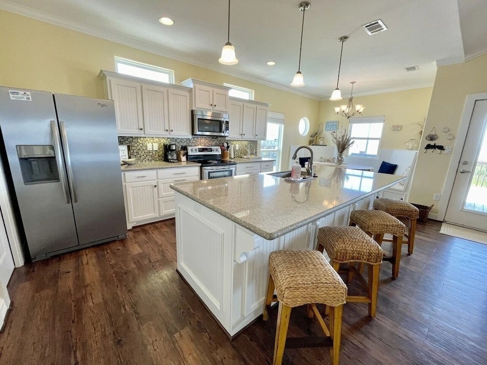 Beachy Beach 3 Bedroom Home by Redawning