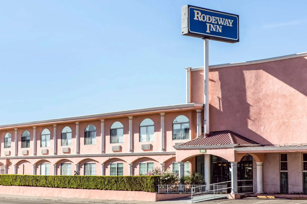 Rodeway Inn near Melrose Ave