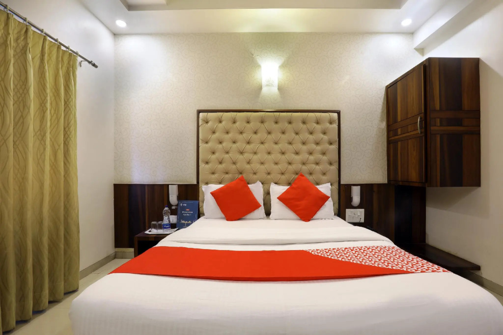 Collection O 8190 Hotel Satyan Inn
