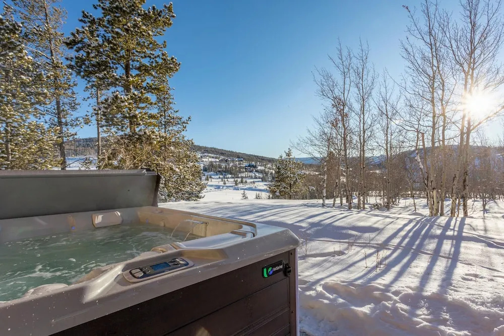 New Listing! Mountain-view Lodge W/ Fireplace And Hot Tub 4 Bedroom Cabin
