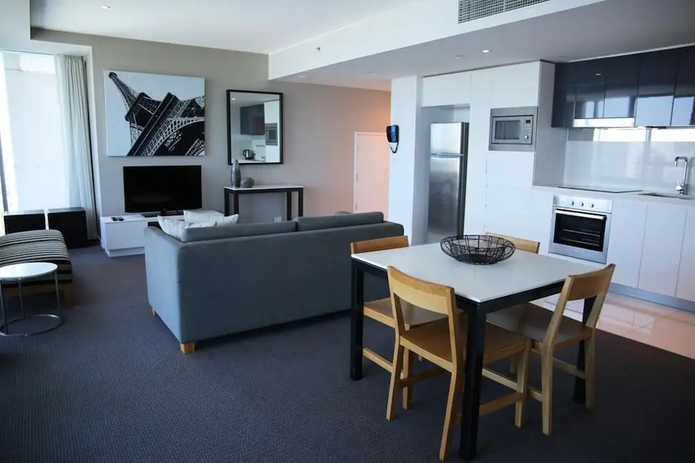 Pelicanstay Surfer Paradise Condo Hotel