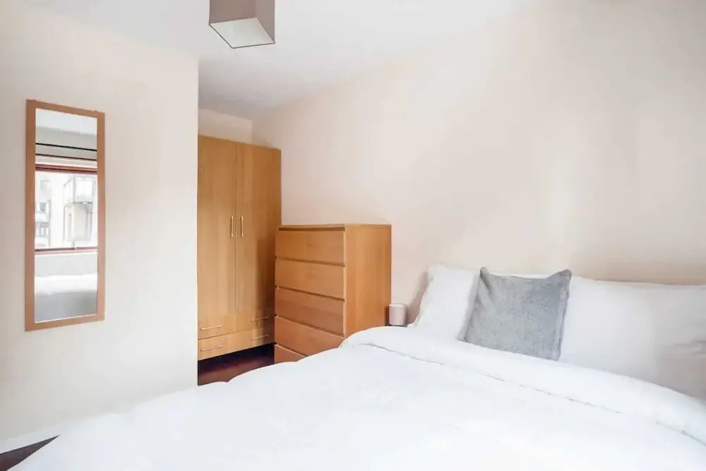 Homely 2 Bedroom House By Canary Wharf