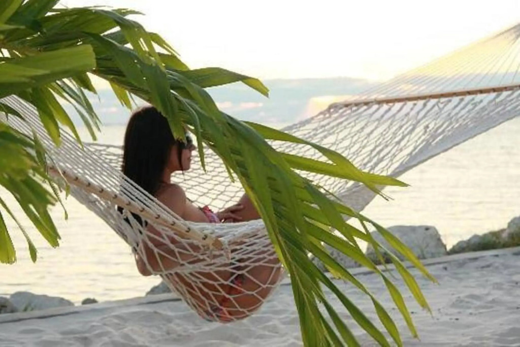 Sunset on the Bay Designer Condo with Private Balcony and Hotel Heated Pool