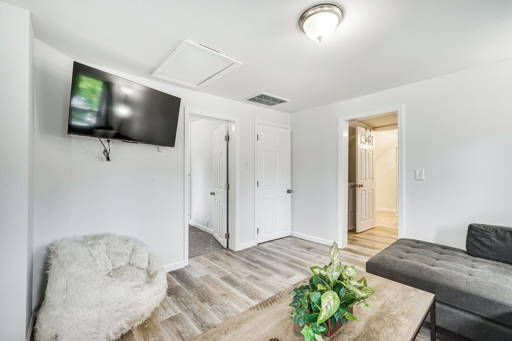 Cozy Glens Falls Getaway < 1 Mi to Downtown