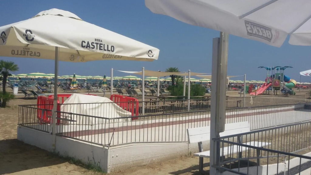 DOMUS MARIS Viserba 100 mt dalle Spiagge e dal Centro Fiera a 2 minuti