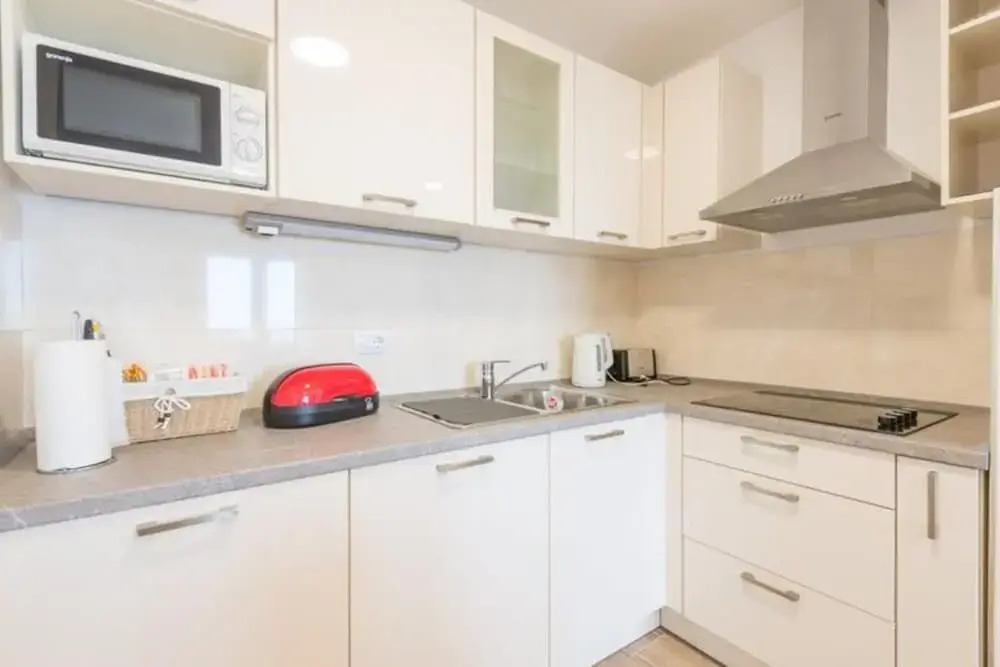 Apartment Luce Royal - One Bedroom Apartment With Balcony and Sea View