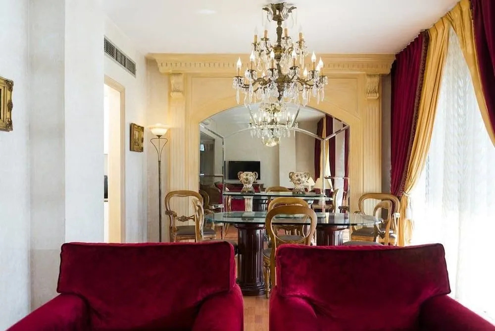 Holiday Home Suites