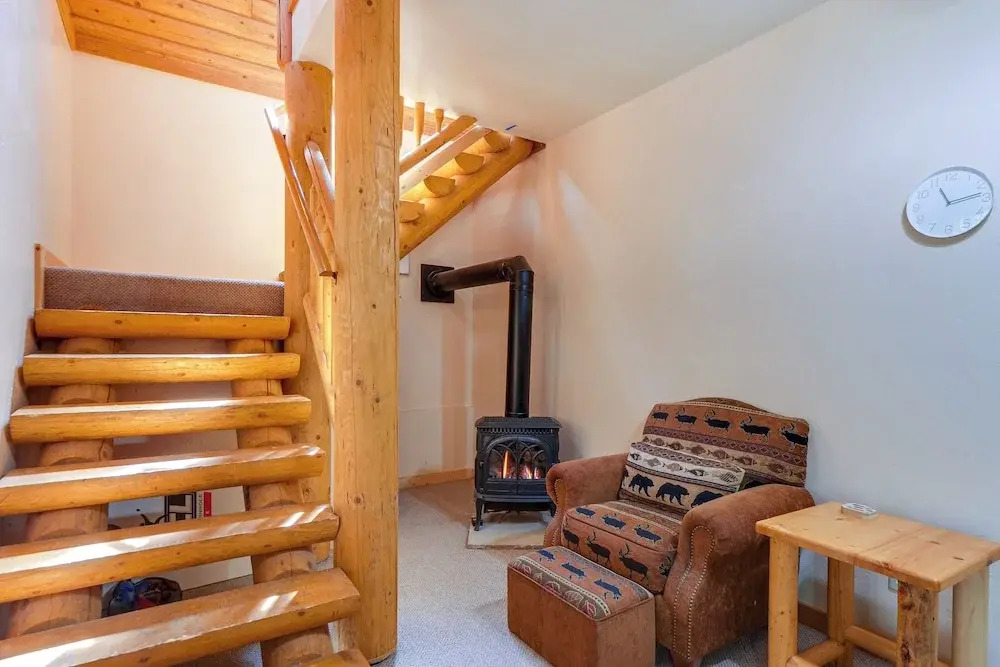 Hot Tub Hideaway w/ Views & Deck in Fairplay!