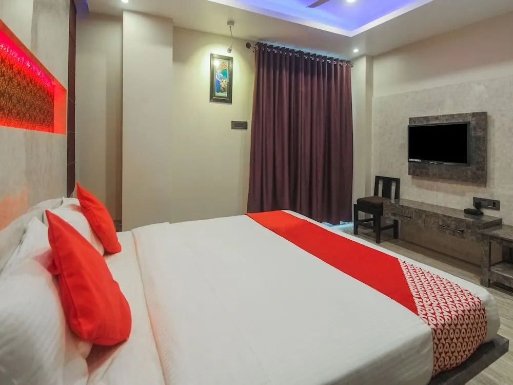 Collection O 17304 Ransu Residency