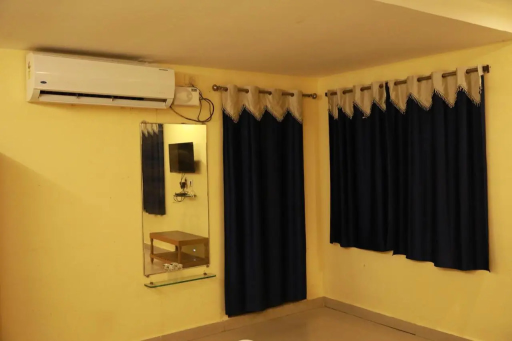 Sravanthy Inn