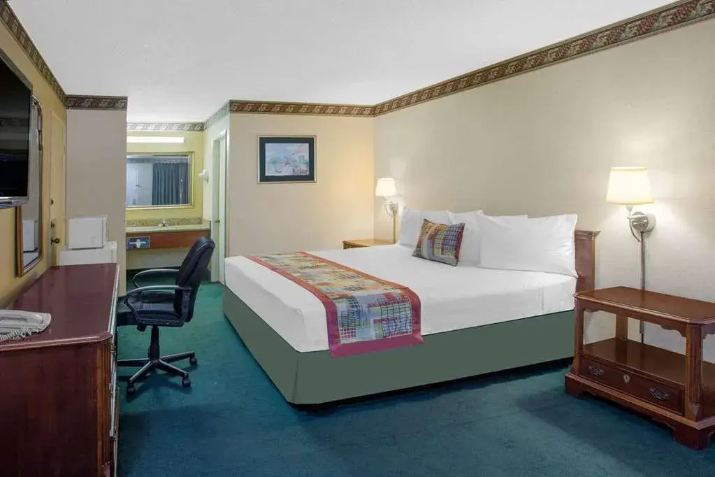 Travelodge Costa Mesa - Newport Beach Hacienda