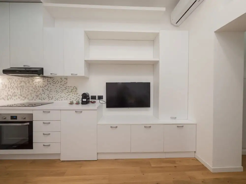 Farini - Charming One-bedroom Apartment in Isola Area