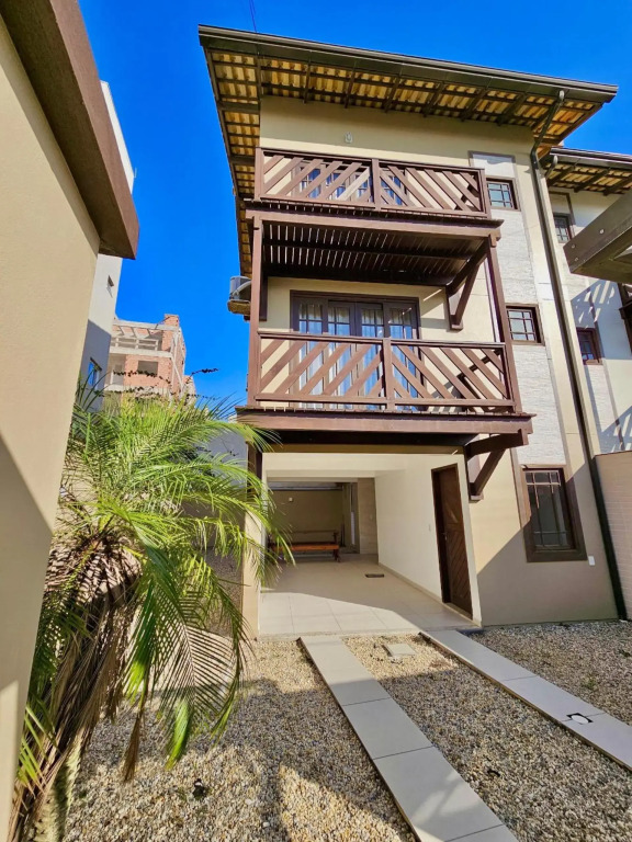 SOBRADO 180 MTS PRAIA MARISCAL BOMBINHAS Algodoeiro 249-4
