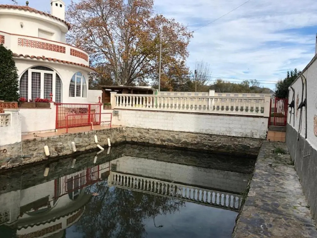 Casa Con 4 Dormitorios Con Piscina Y Amarres Privados Ref 354