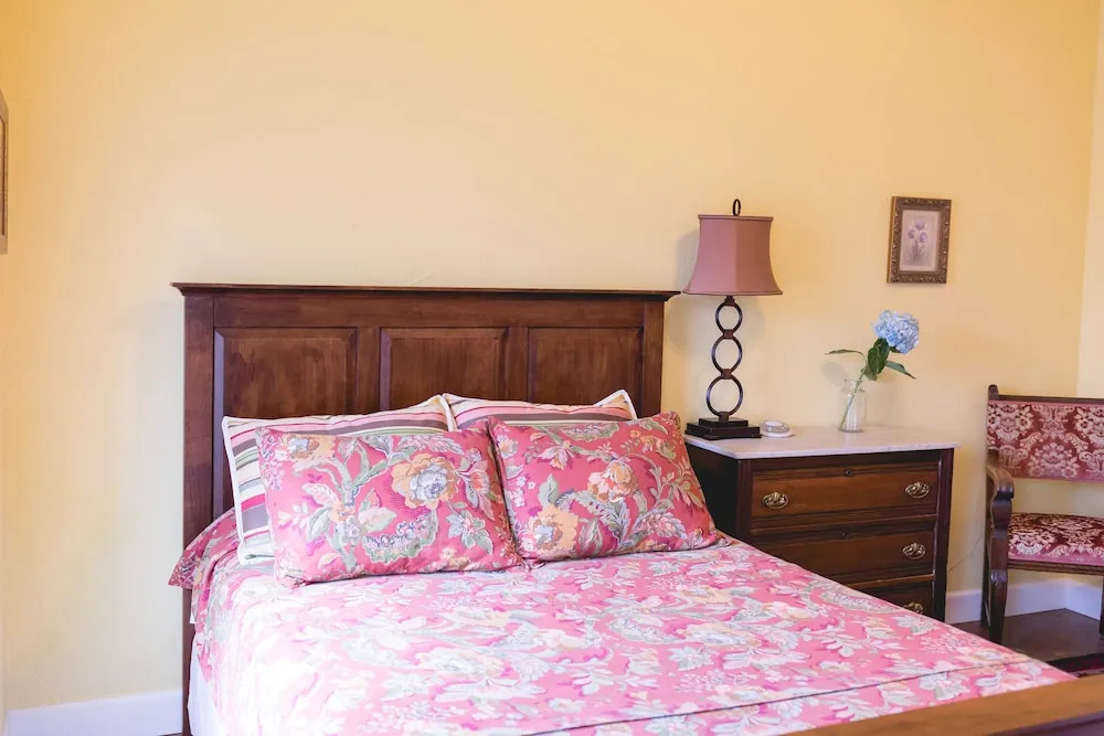 High Cotton Inn