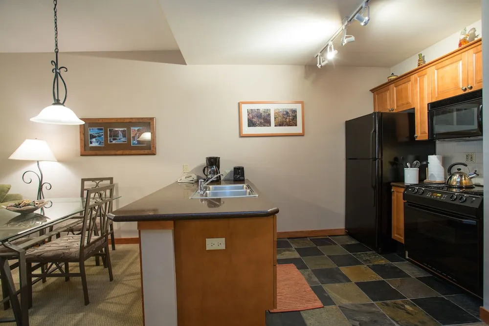 1105 - One Bedroom Standard Eagle Springs West 1 Condo by RedAwning