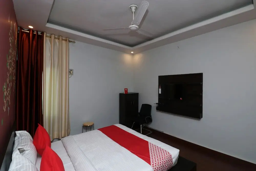 OYO 28356 Krishna Inn