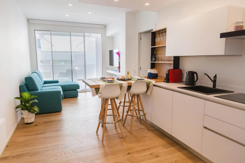 Calabona's promenade apartment