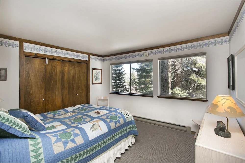Mammoth Point by 101 Great Escapes