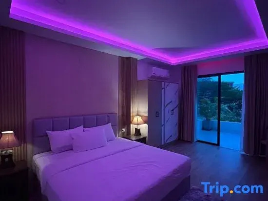 Luxury 4BR Private Pool Villa + Sunset Rooftop