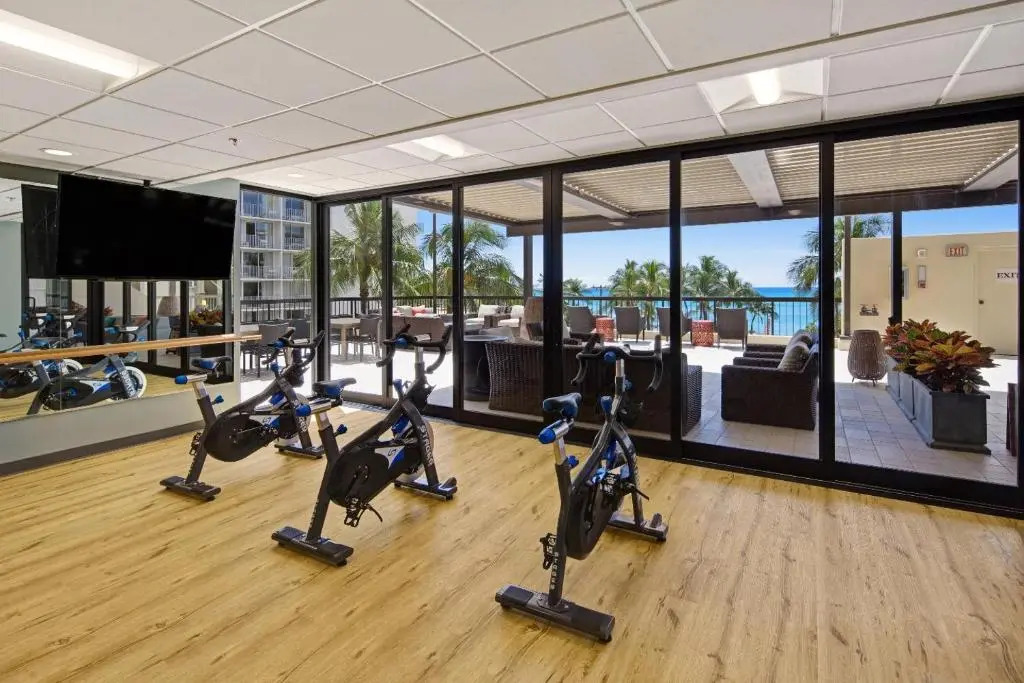 Spacious Waikiki Beach 2BR-Ocean View-Free Parking