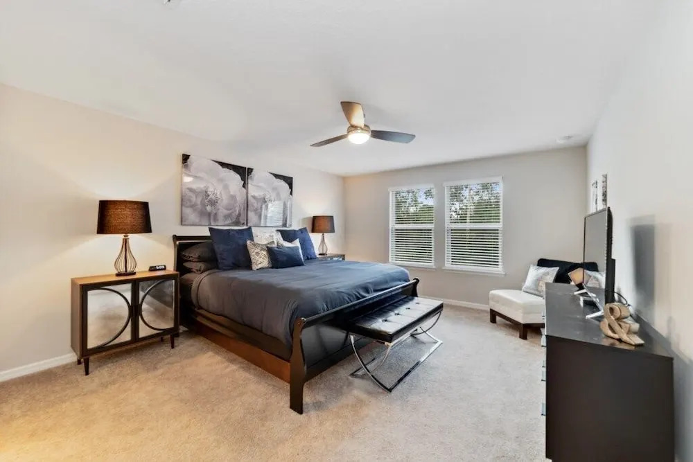 Windsor At Westside Luxury Pool 5 Bedroom Home by Redawning